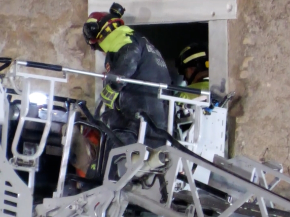 Operaio Estratto Vivo dalle Macerie: Un Incidente che Solleva Interrogativi sulla Sicurezza nei Luoghi di Lavoro