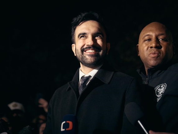 Nuova Ondata Politica a New York: Il Candidato Sindaco Musulmano e Socialista che Sta Catturando l&#039;Interesse dei Giovani