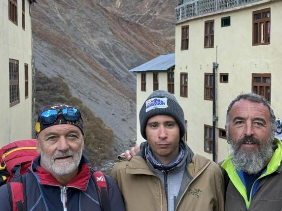 Tragedia sulle vette del Nepal: due alpinisti italiani morti a causa di un ciclone, un terzo travolto da una slavina