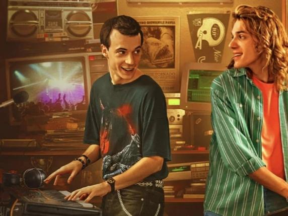 Gli 883: la storia del gruppo musicale che ha cambiato la musica italiana degli anni &#039;90