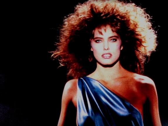 Il film &quot;Sotto il vestito niente&quot; compie 40 anni: una storia di cinema e segreti che continua a fascinare