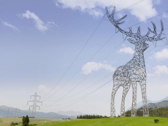 Trasformazione Artistica dei Tralicci in Austria: Dove Ingegneria e Natura si Incontrano