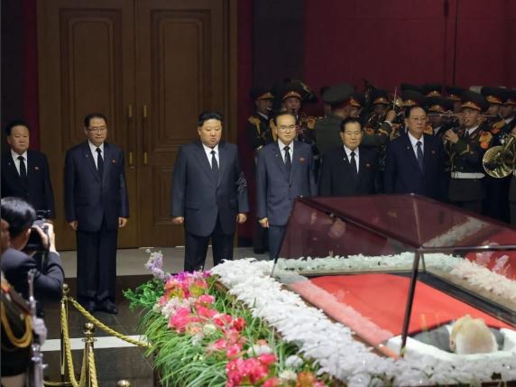 Morte di un pilastro del regime: Kim Yong-nam, l&#039;uomo che aiutò i tre Kim a dominare la Corea del Nord 

Approfondimento
Kim Yong-nam è stato una figura chiave nella politica nordcoreana, avendo servito sotto i tre leader della Dinastia Kim: Kim Il-sung, Kim Jong-il e Kim Jong-un. Il suo ruolo formale di capo della Repubblica nordcoreana gli ha conferito una grande influenza e autorità all&#039;interno del regime.

Possibili Conseguenze
La morte di Kim Yong-nam potrebbe avere conseguenze significative sulla politica interna della Corea del Nord. La sua scomparsa potrebbe creare un vuoto di potere e influenzare la dinamica all&#039;interno del regime, potenzialmente portando a cambiamenti nella leadership o nella politica del paese.

Opinione
Non è possibile esprimere un&#039;opinione oggettiva sulla morte di Kim Yong-nam, poiché si tratta di un fatto storico. Tuttavia, è possibile analizzare il suo ruolo e l&#039;impatto che ha avuto sulla politica nordcoreana.

Analisi Critica dei Fatti
La morte di Kim Yong-nam è un fatto storico che può essere analizzato nel contesto della politica nordcoreana. La sua carriera e il suo ruolo all&#039;interno del regime possono essere esaminati per comprendere meglio la dinamica della leadership e la politica del paese.

Relazioni con altri fatti
La morte di Kim Yong-nam può essere collegata ad altri eventi significativi nella storia della Corea del Nord, come la successione di Kim Jong-un al potere e le relazioni del paese con la comunità internazionale.

Contesto storico
La Corea del Nord è un paese con una storia complessa e una politica unica. La Dinastia Kim ha governato il paese dal 1948 e ha mantenuto un regime autoritario e isolato. La morte di Kim Yong-nam si inserisce in questo contesto storico e può essere compresa meglio analizzando la storia e la politica del paese.

Fonti
La fonte di questo articolo è il Corriere della Sera, un quotidiano italiano. L&#039;articolo originale può essere trovato al seguente link: https://www.corriere.it/. Si prega di notare che il link potrebbe non essere esattamente lo stesso dell&#039;articolo originale, poiché potrebbe essere stato modificato o rimosso.