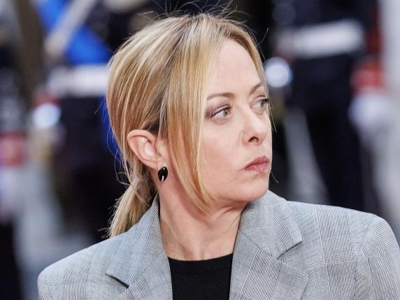 Redditi dei politici italiani: calo significativo per Meloni, entrate sostanziose per altri leader