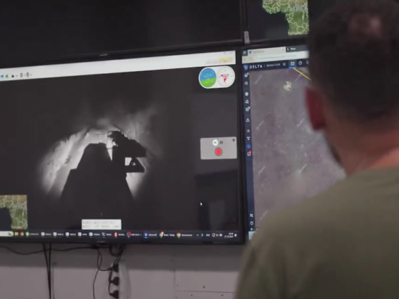 Robot di salvataggio in azione: un soldato ucraino ferito tratto in salvo da un dispositivo automatizzato nella zona di conflitto russa