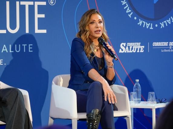 Terapia ormonale per il tumore al seno: sfide e importanza della cura continua secondo Sabrina Salerno