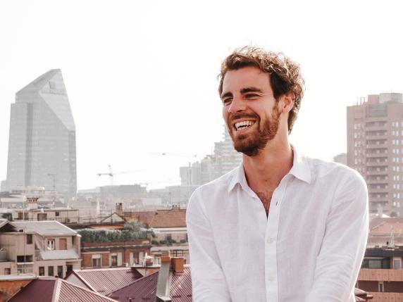 Risposta del CEO di Miscusi alle critiche di Trippa: il ristorante rimane aperto tutto il giorno, sette giorni su sette, secondo Alberto Cartasegna