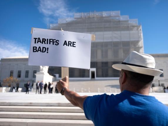 La Corte Suprema degli Stati Uniti Mette in Discussione il Potere Esecutivo sui Dazi: Un Caso Cruciale per la Politica Commerciale Americana