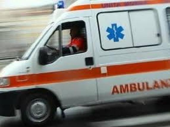 Tragedia stradale ad Arignano: un morto e 10 feriti in scontro tra auto e bus di studenti