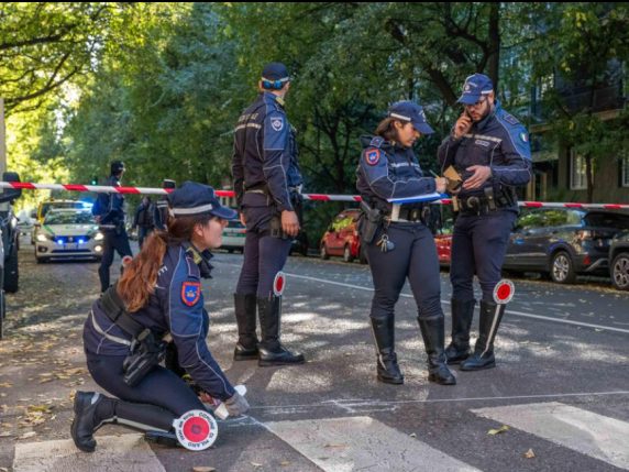 Incidente stradale a Milano: anziano ucciso sulle strisce, arrestato il conducente del furgone 

Approfondimento
L&#039;incidente stradale avvenuto a Milano, in cui un anziano è stato ucciso sulle strisce pedonali, ha sollevato preoccupazioni sulla sicurezza stradale nella città. La polizia locale ha già identificato e arrestato il conducente del furgone, un 29enne che aveva preso il veicolo a noleggio. L&#039;incidente è avvenuto all&#039;incrocio tra via Fratelli Bronzetti e via Macedonio Melloni, e il veicolo è stato successivamente abbandonato all&#039;incrocio tra via Crema e via Salmini.

Possibili Conseguenze
Le possibili conseguenze di questo incidente potrebbero includere un aumento della sorveglianza e dei controlli sulla strada, nonché una maggiore attenzione alla sicurezza dei pedoni e dei ciclisti. Inoltre, l&#039;incidente potrebbe portare a una revisione delle norme di sicurezza stradale e a una maggiore responsabilizzazione dei conducenti.

Opinione
In questo caso, non è possibile esprimere un&#039;opinione personale, poiché si tratta di un fatto verificabile. Tuttavia, è importante sottolineare l&#039;importanza della sicurezza stradale e della responsabilità dei conducenti. L&#039;incidente di Milano è un triste esempio delle conseguenze di un comportamento irresponsabile alla guida.

Analisi Critica dei Fatti
L&#039;analisi dei fatti rivela che l&#039;incidente è stato causato da un conducente irresponsabile che ha abbandonato il veicolo dopo l&#039;incidente. Ciò solleva interrogativi sulla sua identità e sulle motivazioni del suo comportamento. Inoltre, l&#039;incidente mette in luce la necessità di una maggiore attenzione alla sicurezza stradale e di una più efficace gestione del traffico.

Relazioni con altri fatti
Questo incidente potrebbe essere collegato ad altri incidenti stradali avvenuti a Milano, sottolineando l&#039;importanza di una maggiore attenzione alla sicurezza stradale e di una più efficace gestione del traffico. Inoltre, l&#039;incidente potrebbe essere visto nel contesto di una più ampia discussione sulla sicurezza stradale in Italia, dove gli incidenti stradali sono una delle principali cause di morte e di lesioni.

Contesto storico
L&#039;incidente si inserisce nel contesto di una più ampia discussione sulla sicurezza stradale a Milano e in Italia, dove gli incidenti stradali sono una delle principali cause di morte e di lesioni. Negli ultimi anni, ci sono stati numerosi incidenti stradali a Milano, che hanno sollevato preoccupazioni sulla sicurezza stradale e sulla necessità di una maggiore attenzione alla gestione del traffico.

Fonti
La fonte di questo articolo è il Corriere della Sera, che ha pubblicato l&#039;articolo originale sul suo sito web. Il link diretto all&#039;articolo è: https://www.corriere.it/