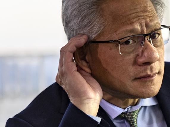 La previsione di Jensen Huang: la Cina sarà la leader nella corsa dell&#039;Intelligenza Artificiale?

La &quot;profezia&quot; di Jensen Huang, il CEO di Nvidia
Il CEO di Nvidia, Jensen Huang, ha espresso una previsione interessante riguardo alla corsa dell&#039;Intelligenza Artificiale (AI). Secondo Huang, la Cina vincerà questa corsa per tre ragioni fondamentali.
Il punto chiave è l&#039;energia, che potrebbe contare più della pura potenza di calcolo: alcune province cinesi già offrono sconti enormi ai data center, a patto che usino chip prodotti da aziende nazionali. Ma secondo Huang conta anche l&#039;«ottimismo».
Approfondimento
La previsione di Huang si basa su diversi fattori, tra cui la capacità della Cina di offrire incentivi ai data center che utilizzano tecnologie nazionali. Ciò potrebbe dare un vantaggio significativo alla Cina nella corsa dell&#039;AI, poiché l&#039;energia è un fattore cruciale per il funzionamento dei data center.
Possibili Conseguenze
Se la previsione di Huang si avverasse, ciò potrebbe avere conseguenze significative per il mercato globale dell&#039;AI. La Cina potrebbe diventare il leader nella ricerca e sviluppo di tecnologie AI, con possibili impatti sulla sicurezza, sull&#039;economia e sulla società.
Opinione
La previsione di Huang è interessante, ma è importante considerare anche altri fattori che potrebbero influenzare la corsa dell&#039;AI. La competizione tra le nazioni e le aziende sarà probabilmente molto alta, e ci saranno molti altri fattori che potranno influenzare il risultato.
Analisi Critica dei Fatti
È importante analizzare criticamente la previsione di Huang e considerare tutti i fattori coinvolti. La Cina ha già fatto significativi progressi nella ricerca e sviluppo di tecnologie AI, ma ci sono anche altre nazioni e aziende che stanno investendo molto in questo settore.
Relazioni con altri fatti
La previsione di Huang si inserisce in un contesto più ampio di competizione globale per la leadership nella tecnologia AI. Ci sono molti altri fattori che potranno influenzare il risultato, tra cui gli investimenti in ricerca e sviluppo, la collaborazione tra le nazioni e le aziende, e la sicurezza dei dati.
Contesto storico
La corsa dell&#039;AI è un fenomeno relativamente recente, ma ha già avuto un impatto significativo sulla società e sull&#039;economia. La competizione tra le nazioni e le aziende per la leadership nella tecnologia AI è iniziata alcuni anni fa e si sta intensificando sempre di più.
Fonti
La fonte di questo articolo è il Corriere della Sera, che ha pubblicato un articolo intitolato &quot;La «profezia» di Jensen Huang, il ceo di Nvidia: «La Cina vincerà la corsa dell&#039;AI, per tre ragioni»&quot;. L&#039;articolo originale può essere trovato al seguente link: https://www.corriere.it/