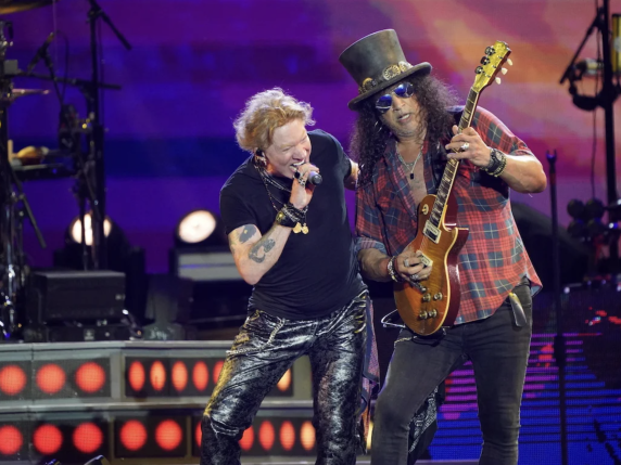 Guns N&#039; Roses al centro di una controversia legale con l&#039;ex manager che vuole pubblicare un libro sui loro anni più tumultuosi