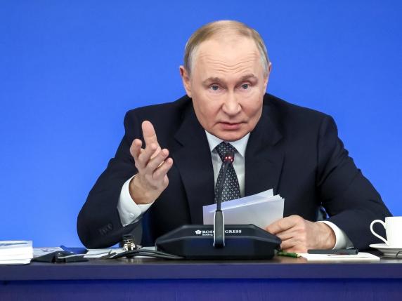 La Russia di Putin: una nuova legge per silenziare l&#039;opposizione e reprimere la libertà di espressione