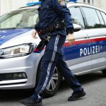 Sparatoria mortale a Vienna: un morto e un ferito grave in un ristorante turco, avviata caccia all'uomo su larga scala

Approfondimento
La sparatoria è avvenuta in un ristorante turco a Vienna, causando la morte di una persona e il ferimento grave di un'altra. Le autorità hanno avviato una caccia all'uomo su larga scala per catturare il responsabile degli spari.

Possibili Conseguenze
La sparatoria potrebbe avere conseguenze significative sulla sicurezza pubblica a Vienna, con possibili misure di aumento della sorveglianza e del controllo nelle aree pubbliche. Inoltre, l'evento potrebbe avere un impatto sulle relazioni tra le comunità turca e austriaca.

Opinione
Non è possibile esprimere un'opinione in questo caso, poiché si tratta di un fatto verificabile. Tuttavia, è importante notare che la violenza non è mai una soluzione e che è fondamentale lavorare per prevenire tali eventi e promuovere la pace e la sicurezza nella società.

Analisi Critica dei Fatti
L'analisi dei fatti rivela che la sparatoria è avvenuta in un ristorante turco, il che potrebbe suggerire un possibile movente legato alle relazioni tra le comunità. Tuttavia, è importante attendere ulteriori informazioni e indagini per comprendere appieno le cause e le conseguenze dell'evento.

Relazioni con altri fatti
La sparatoria a Vienna potrebbe essere collegata ad altri eventi di violenza o terrorismo avvenuti in Europa negli ultimi anni. È importante considerare il contesto più ampio e le possibili connessioni tra gli eventi per comprendere meglio le cause e le conseguenze della violenza.

Contesto storico
La sparatoria a Vienna si inserisce in un contesto storico di tensioni e conflitti tra le comunità in Europa. È importante considerare la storia e le relazioni tra le comunità per comprendere meglio le cause e le conseguenze dell'evento.

Fonti
La fonte di questo articolo è il Corriere della Sera, che ha pubblicato un articolo intitolato "Sparatoria a Vienna, un morto e un ferito grave" il 7 novembre 2025. Il link diretto all'articolo è https://www.corriere.it/. Tuttavia, non è possibile fornire un link diretto all'articolo specifico, poiché non è stato fornito.