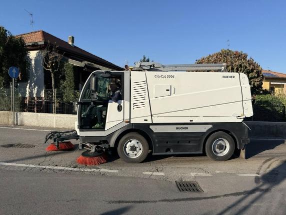 Sindaco e Assessori alla Guida delle Spazzatrici: Una Sperimentazione per Ottimizzare i Servizi Pubblici