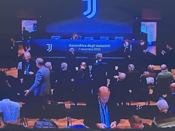 Assemblea degli azionisti della Juventus: Tether detiene l&#039;11,5% del club, John Elkann esclude la vendita