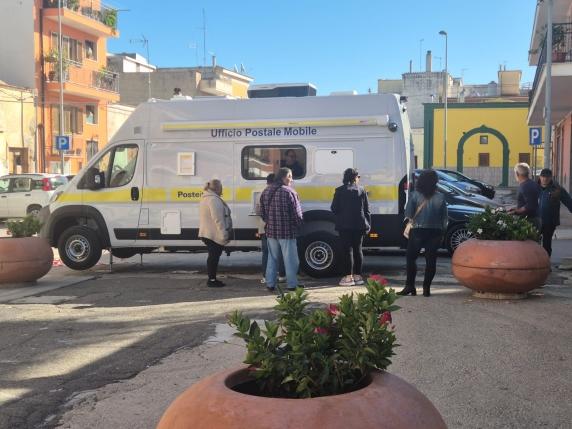 Stornara, il paese senza bancomat: il furgone delle Poste, un&#039;ancora di salvezza per la comunità