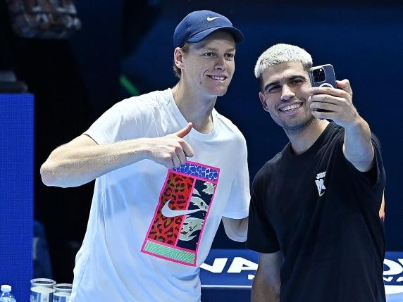 Sinner e Alcaraz si incontrano a Torino per un&#039;amichevole sessione di allenamento e condividono un selfie virale