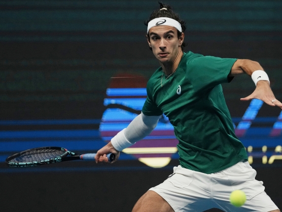 Lorenzo Musetti si impone ad Atene e sfida Djokovic per un posto alle ATP Finals