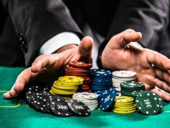 Gioco d&#039;azzardo in Italia: un decennio di scommesse da 1.774 miliardi e il coinvolgimento della criminalità organizzata