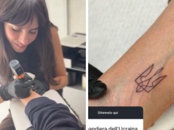 Il Ministro Italiano Calenda Mostra Solidarietà all&#039;Ucraina con un Tatuaggio Simbolico
