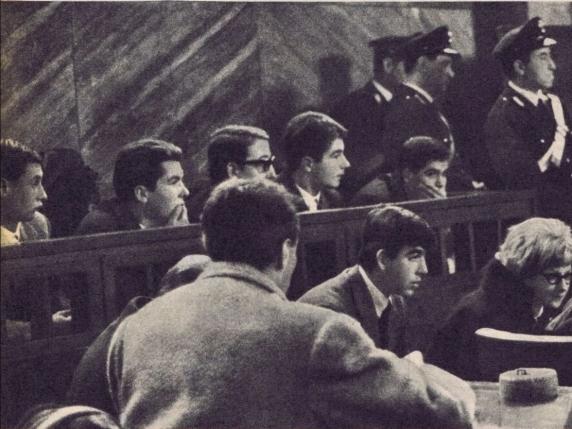 Il Caso dei &quot;Teddy Boys&quot; a Milano: Un Esempio di Tensione Sociale e Dinamiche Giovanili nel 1961