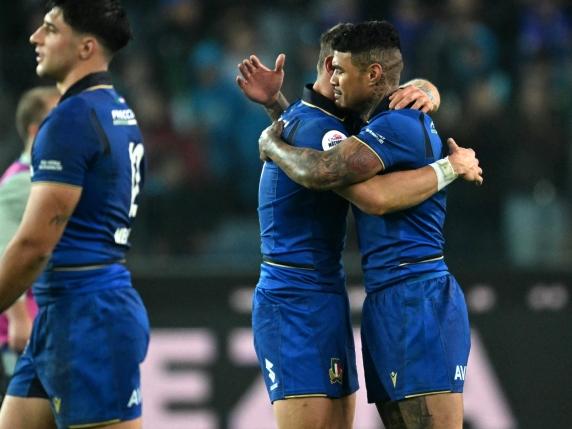 Italia Storica: La Squadra Azzurra di Rugby Sconfigge L&#039;Australia 26-19 a Udine