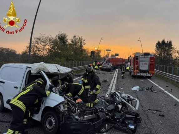 Incidente stradale sulla tangenziale sud di Bergamo: due morti e feriti, indagine in corso