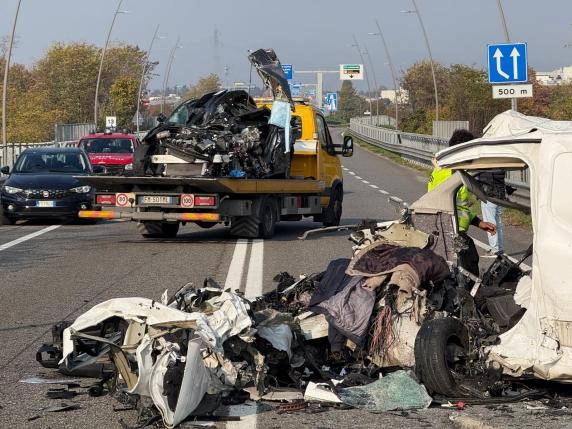 Tragedia sulla tangenziale di Bergamo: tre vite perse, una storia di dolore e riflessione
