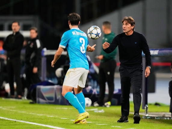 Napoli in Trasferta a Bologna: la Lotta per il Primato in Classifica