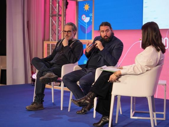 L&#039;importanza di permettere ai figli di essere sé stessi: una riflessione sulla crescita degli adolescenti fragili