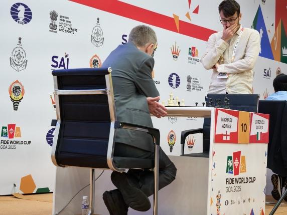 Giovane ingegnere italiano si impone nel Mondiale di scacchi con vittoria storica contro il campione britannico Adams