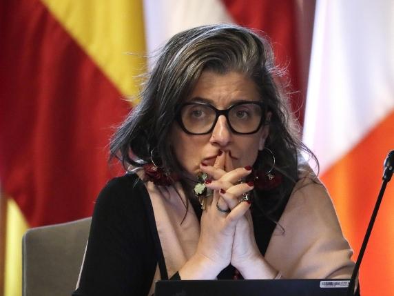 Francesca Albanese ammette errore a Reggio Emilia e rifiuta candidature politiche, promuovendo trasparenza e coerenza