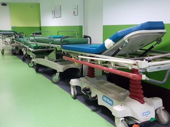 La storia di Giuseppe Turchetto, un anziano di 101 anni legato al letto in ospedale, una vicenda di sofferenza e speranza che solleva interrogativi sulla cura degli anziani