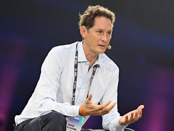 John Elkann esorta i piloti di Formula 1 a concentrarsi sulla squadra e non sulla propria immagine pubblica