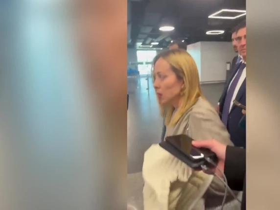 Dibattito acceso su Report: Meloni e Schlein si scontrano sul ruolo del Garante