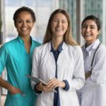 Parità di genere nella sanità: solo poche donne nei ruoli di comando, 180 anni per l'equilibrio