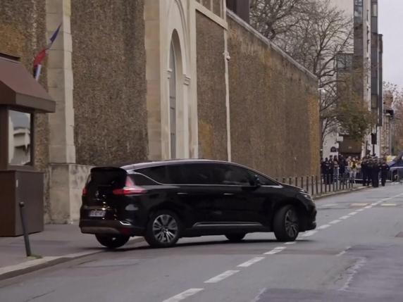 L&#039;ex Presidente Francese Nicolas Sarkozy lascia il carcere con misure di sicurezza elevate