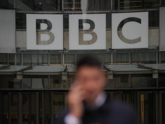Notizie dal mondo: shutdown terminato, Bbc nella tempesta e Sarkozy libero