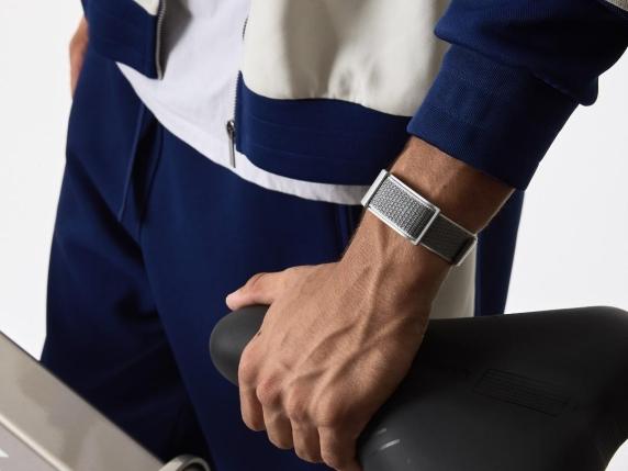 I Braccialetti Fitness Senza Schermo: Una Nuova Frontiera per il Monitoraggio della Salute e del Benessere