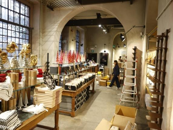 Riapertura di High Tech a Corso Como 6: Un Nuovo Inizio per la Comunità Locale