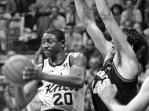 Addio a Micheal Ray Richardson, il leggendario giocatore di basket che ha lasciato un'impronta indelebile nella storia della Virtus Bologna