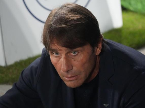 Antonio Conte si prende una pausa inaspettata a Torino durante la sosta del campionato di calcio