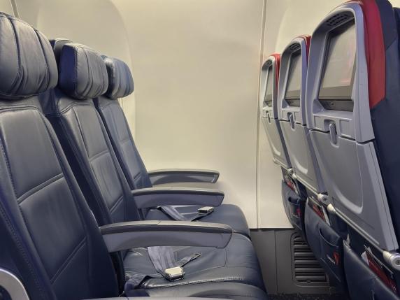 Posti aerei senza finestrino: le compagnie aeree ingannano i passeggeri