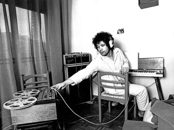 La Diatriba su Lucio Battisti a Molteno: Una Via Intitolata al Cantautore Italiano Diviene un Argomento di Discussione tra i Residenti