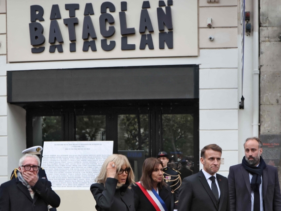 Parigi ricorda l&#039;attacco al Bataclan: un anniversario di pace e riflessione