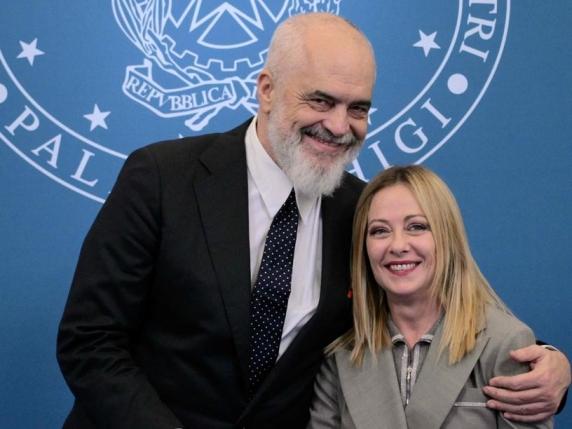 La Premier Meloni Ribadisce la Determinazione a Procedere con i Centri per Migranti in Albania Nonostante le Critiche