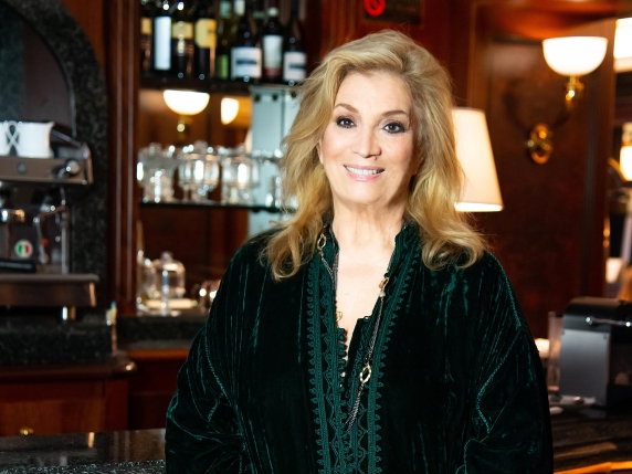 Iva Zanicchi: dalla fame dell&#039;infanzia al bacio con un interprete russo e il nuovo libro