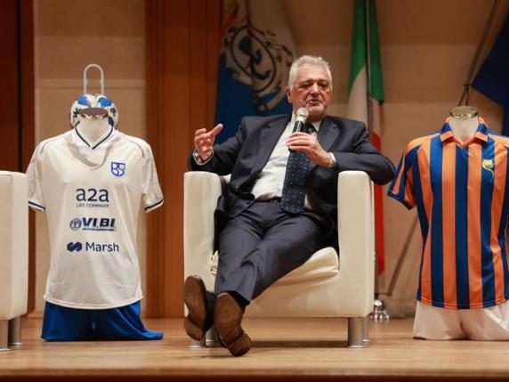 Roberto Altobelli, 70 anni: dal suo inizio per strada alla lezione di dribbling con il nipote