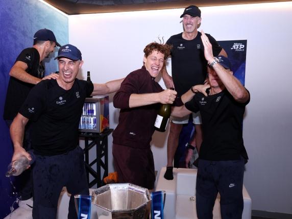 Jannik Sinner lancia un nuovo sistema di analisi del servizio: dettagli invisibili e obiettivo doppio per il 2026